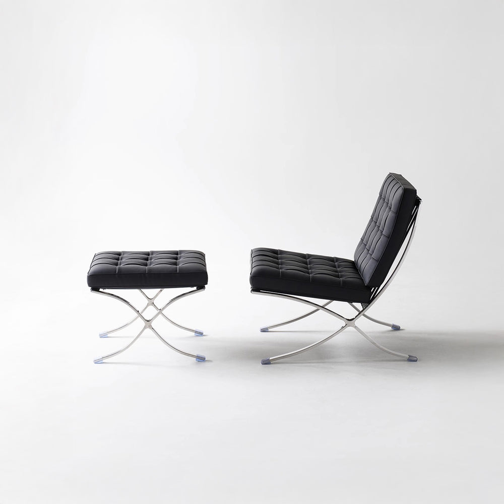 Fauteuil Lounge & Repose-Pieds – Cuir Véritable Noir et Structure Chromée Sculpturale